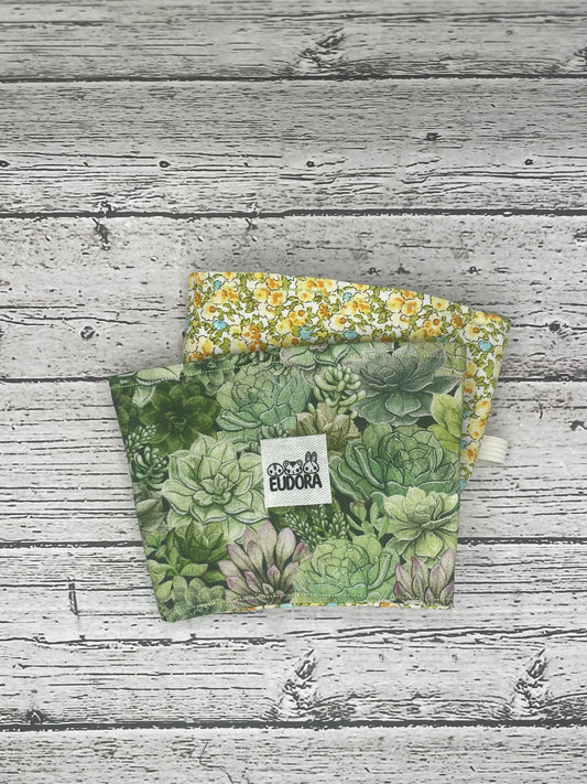 SUCCULENT LIFE, REVERSIBLE MEDIUM CUP SLEEVE